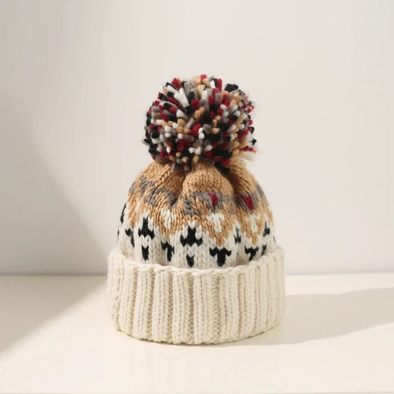 TAMARA – Cozy Snowflake Pom Beanie