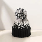 TAMARA – Cozy Snowflake Pom Beanie