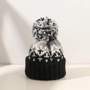 TAMARA – Cozy Snowflake Pom Beanie