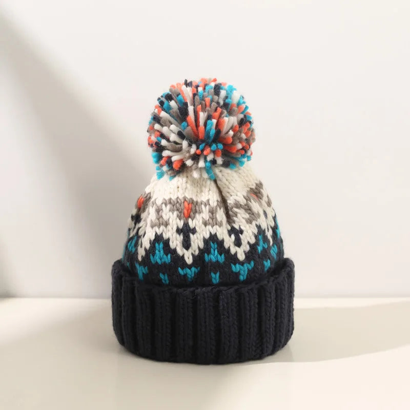 TAMARA – Cozy Snowflake Pom Beanie