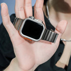 Stainless steel bracelet with full cover for Apple Watch, secure butterfly clasp, modern sporty style, Zedix model