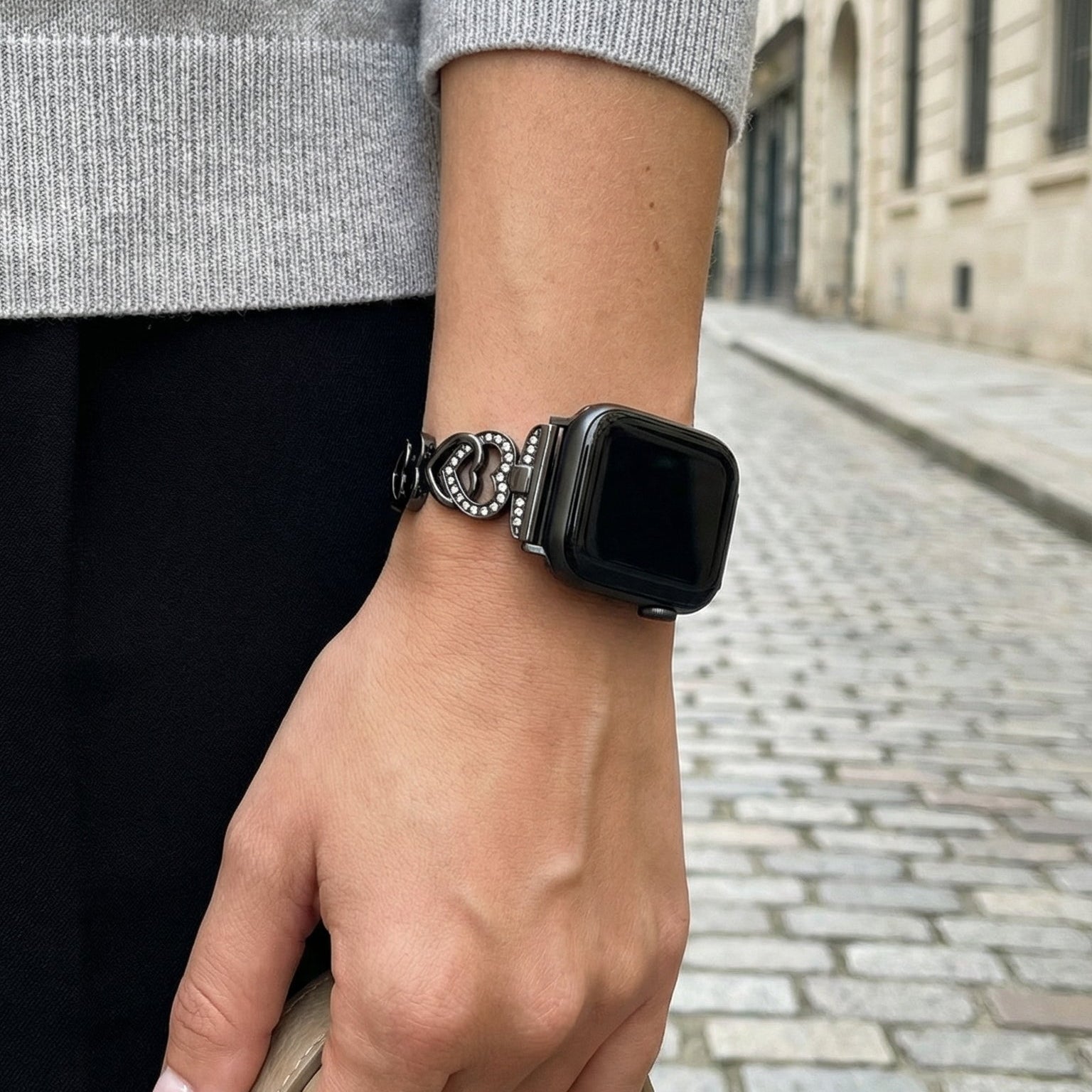 Apple Watch Bracelet with Interwoven Heart Links in Metal, Sparkling Rhinestones, Adjustable Size, Pyrone Model