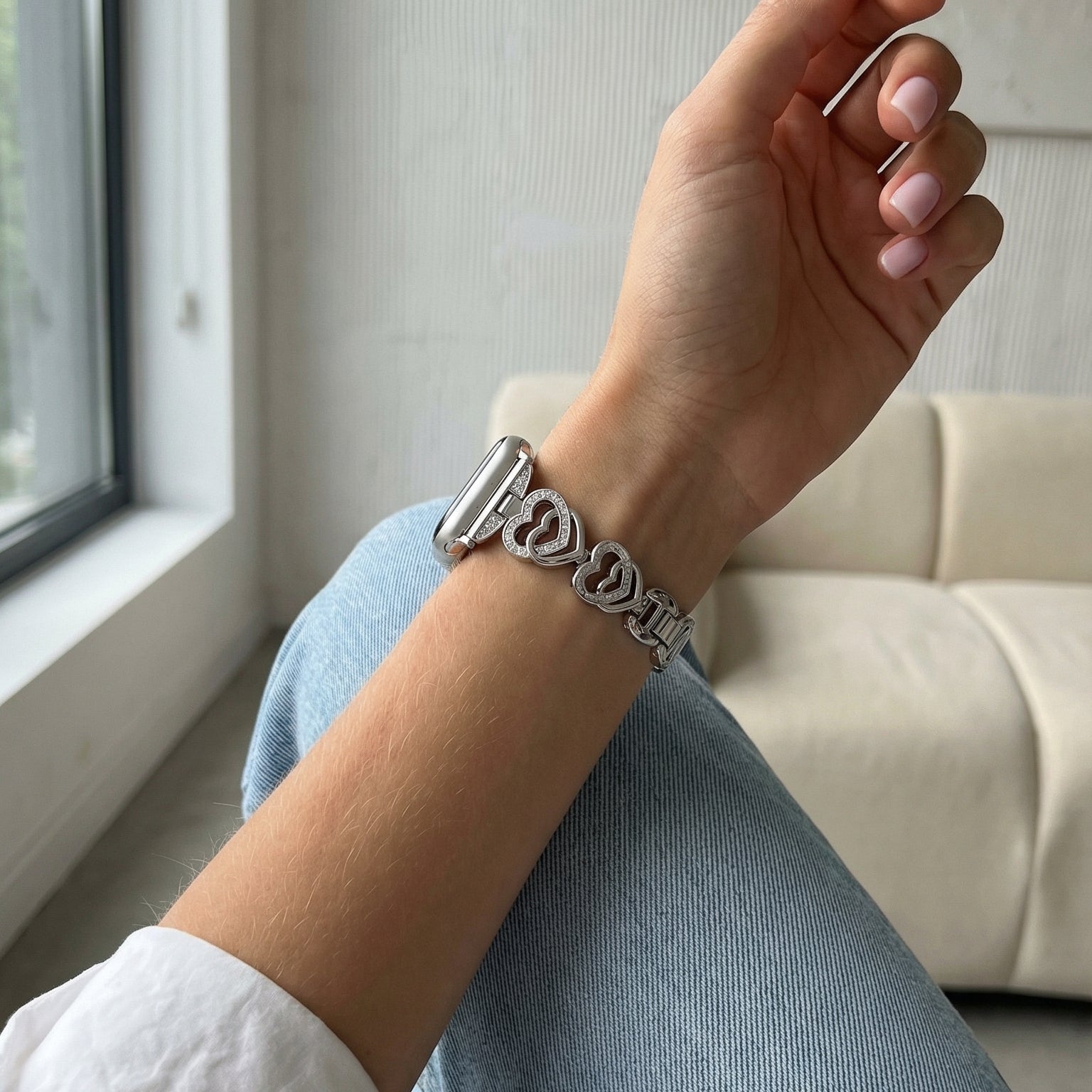 Apple Watch Bracelet with Interwoven Heart Links in Metal, Sparkling Rhinestones, Adjustable Size, Pyrone Model