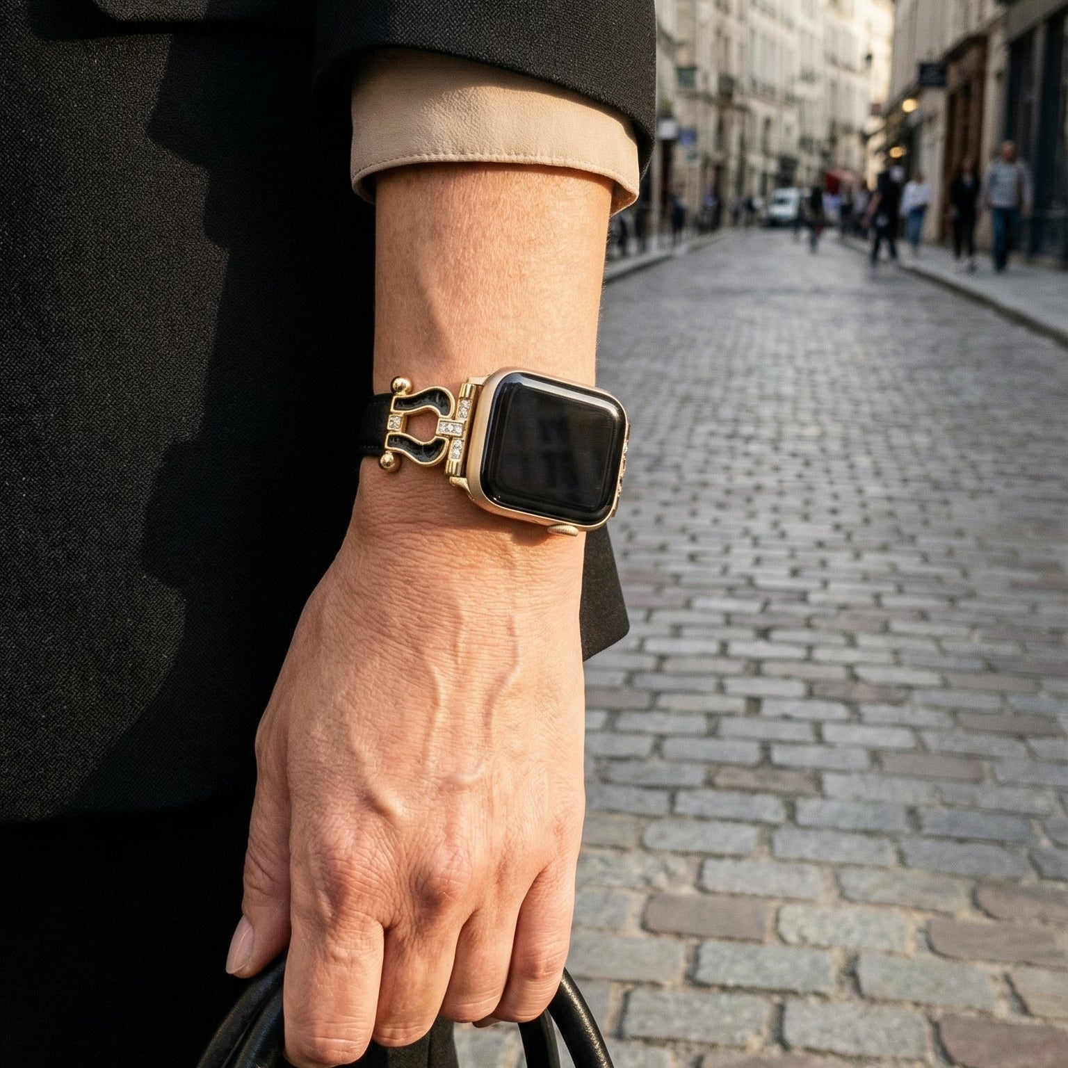 Premium leather Apple Watch bracelet adorned with a sparkling horseshoe, adjustable, refined look, Ustelle model