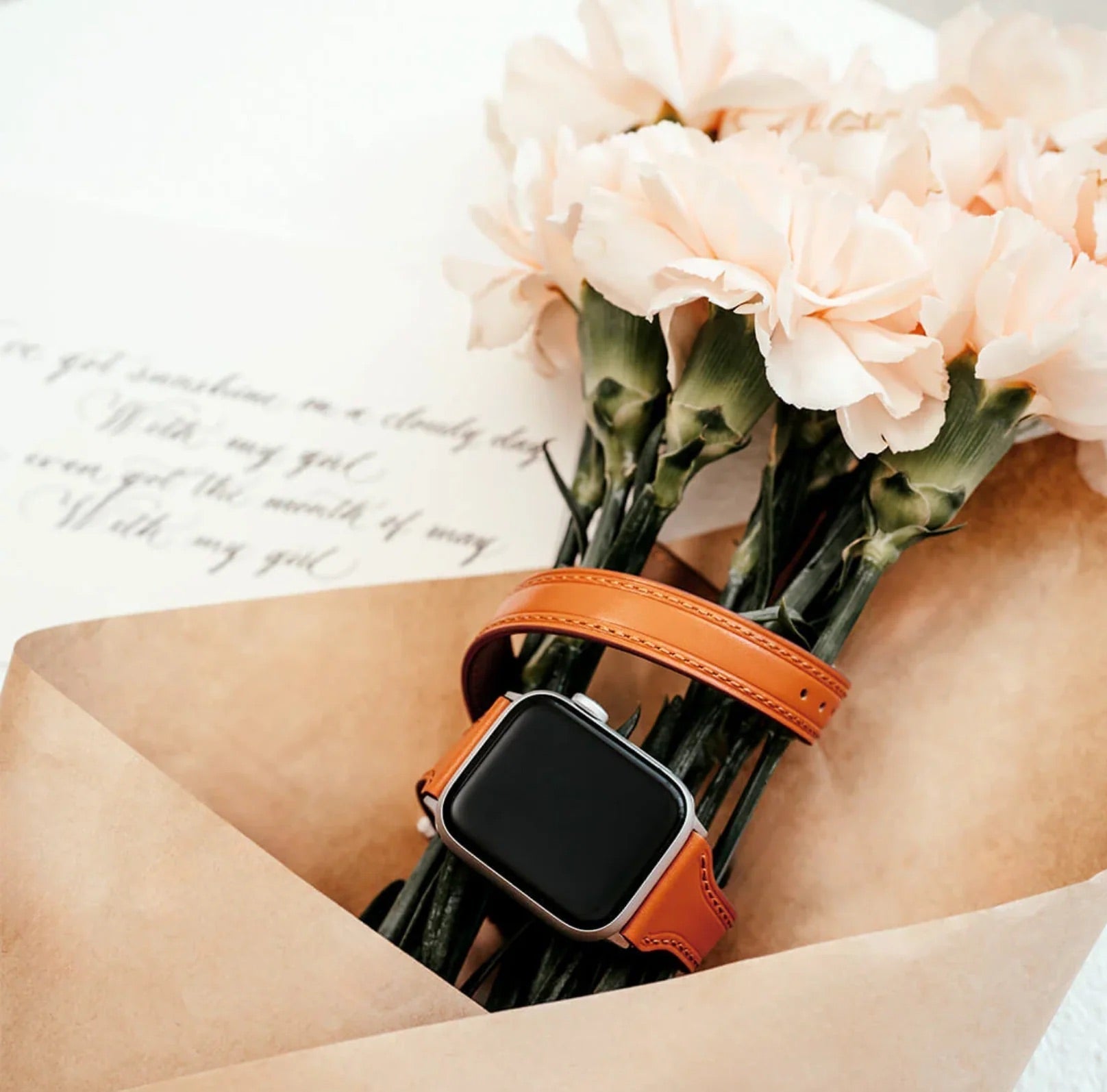 Full-grain leather double tour Apple Watch bracelet, compatible with all Apple Watch series, chic and bold look, Aphrodite model