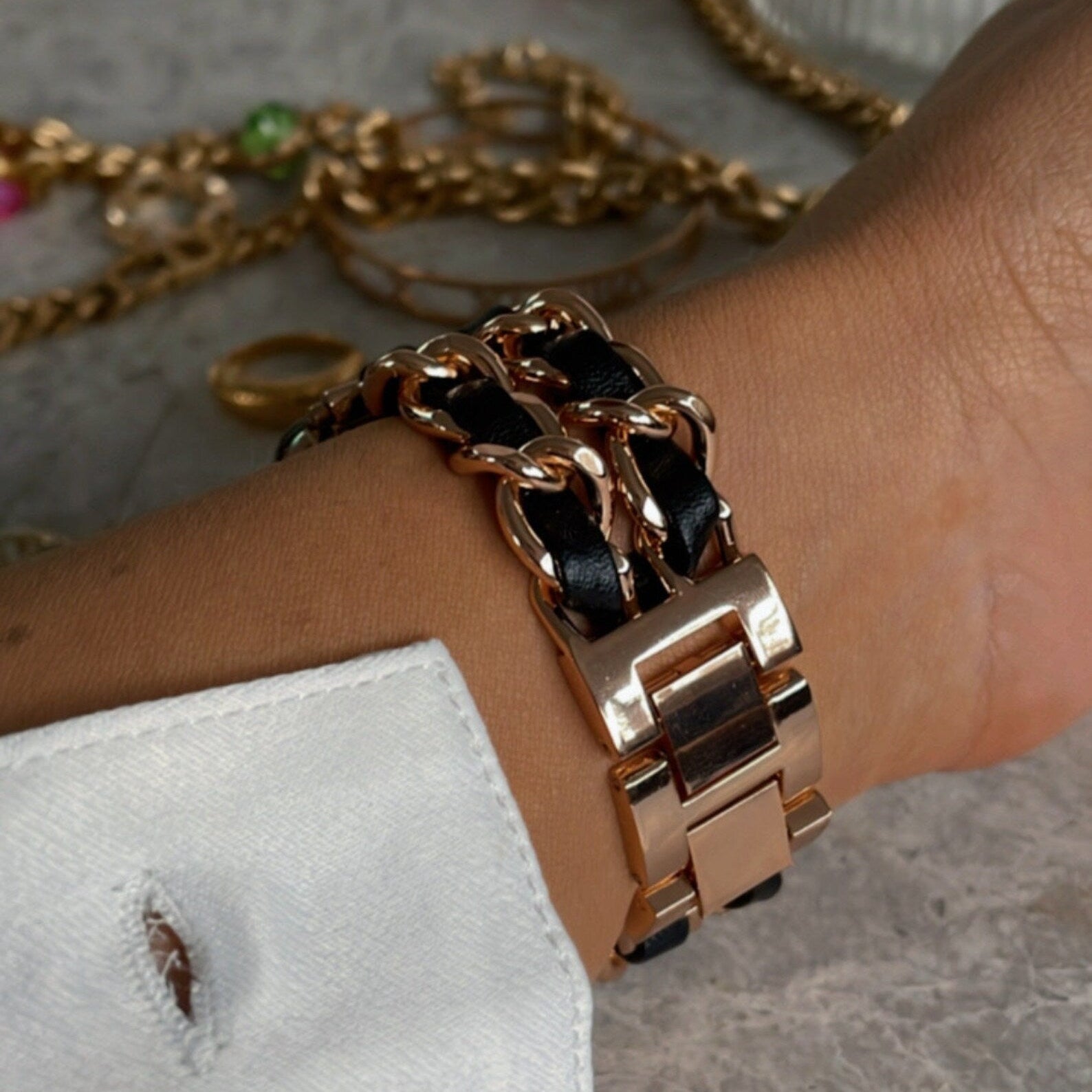 Apple Watch Bracelet in Stainless Steel, Interlaced Curb Chain, Multiple Finishes, Kelda Model