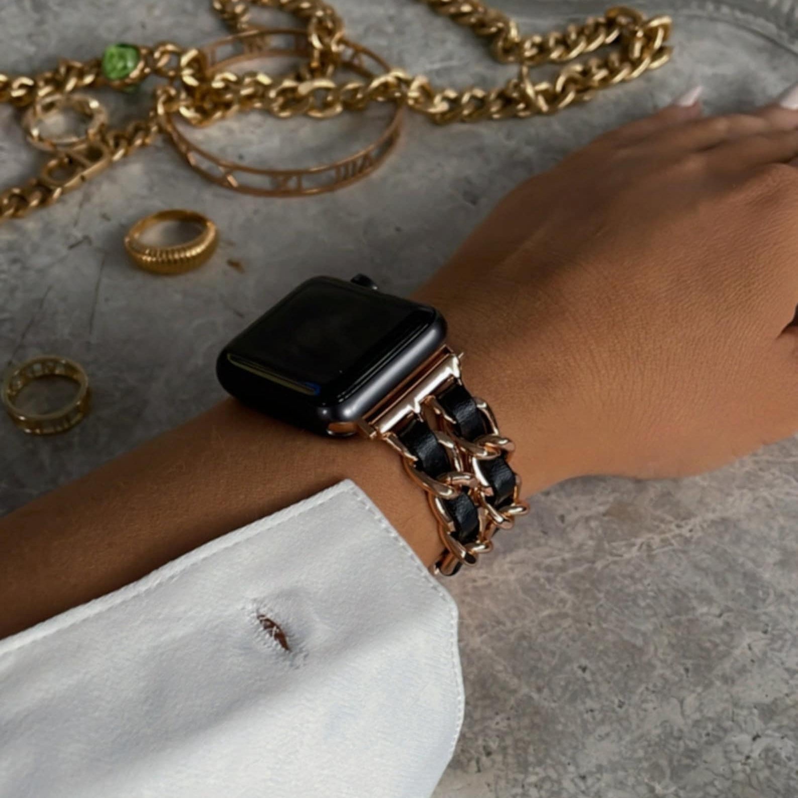 Apple Watch Bracelet in Stainless Steel, Interlaced Curb Chain, Multiple Finishes, Kelda Model