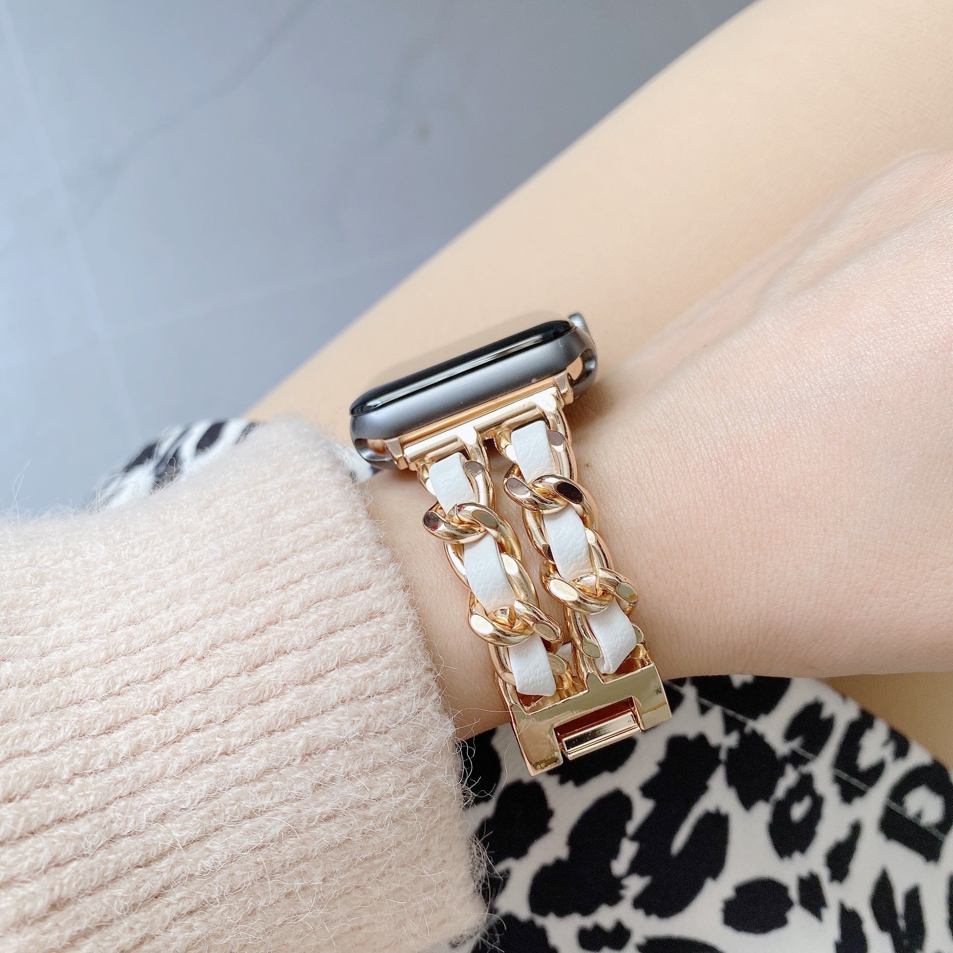 Apple Watch Bracelet in Stainless Steel, Interlaced Curb Chain, Multiple Finishes, Kelda Model
