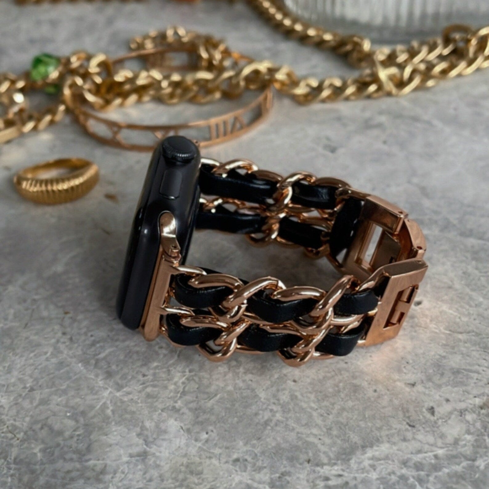 Apple Watch Bracelet in Stainless Steel, Interlaced Curb Chain, Multiple Finishes, Kelda Model