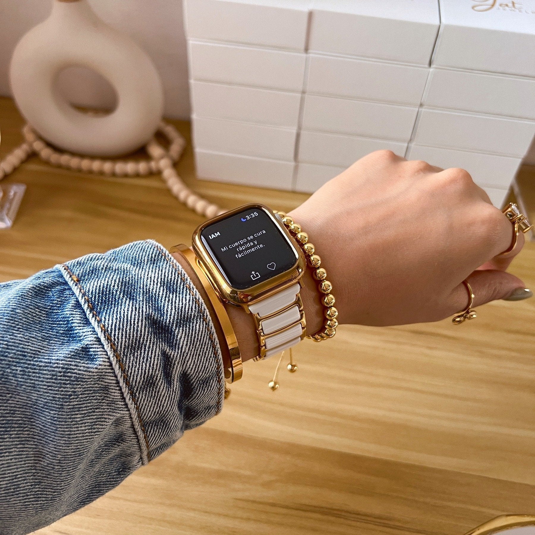 Apple Watch bracelet, stainless steel, elegant and luxurious appearance, Delta model