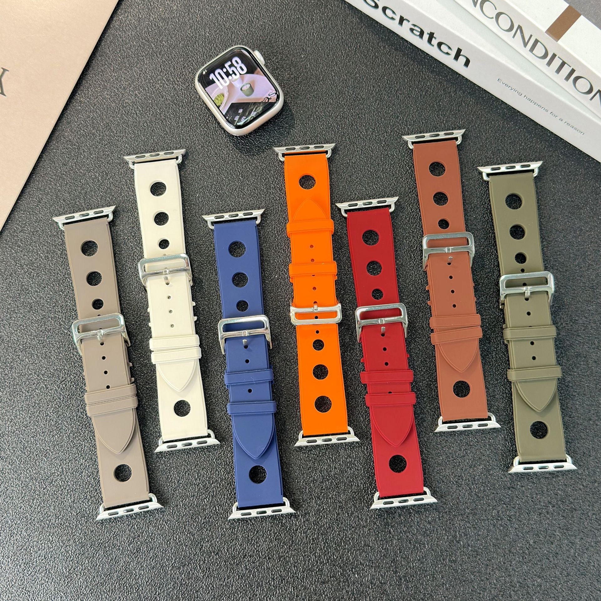 Apple Watch bracelet in perforated silicone, breathable design, stainless steel clasp, dynamic style, Harténie model