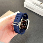 Apple Watch bracelet in perforated silicone, breathable design, stainless steel clasp, dynamic style, Harténie model