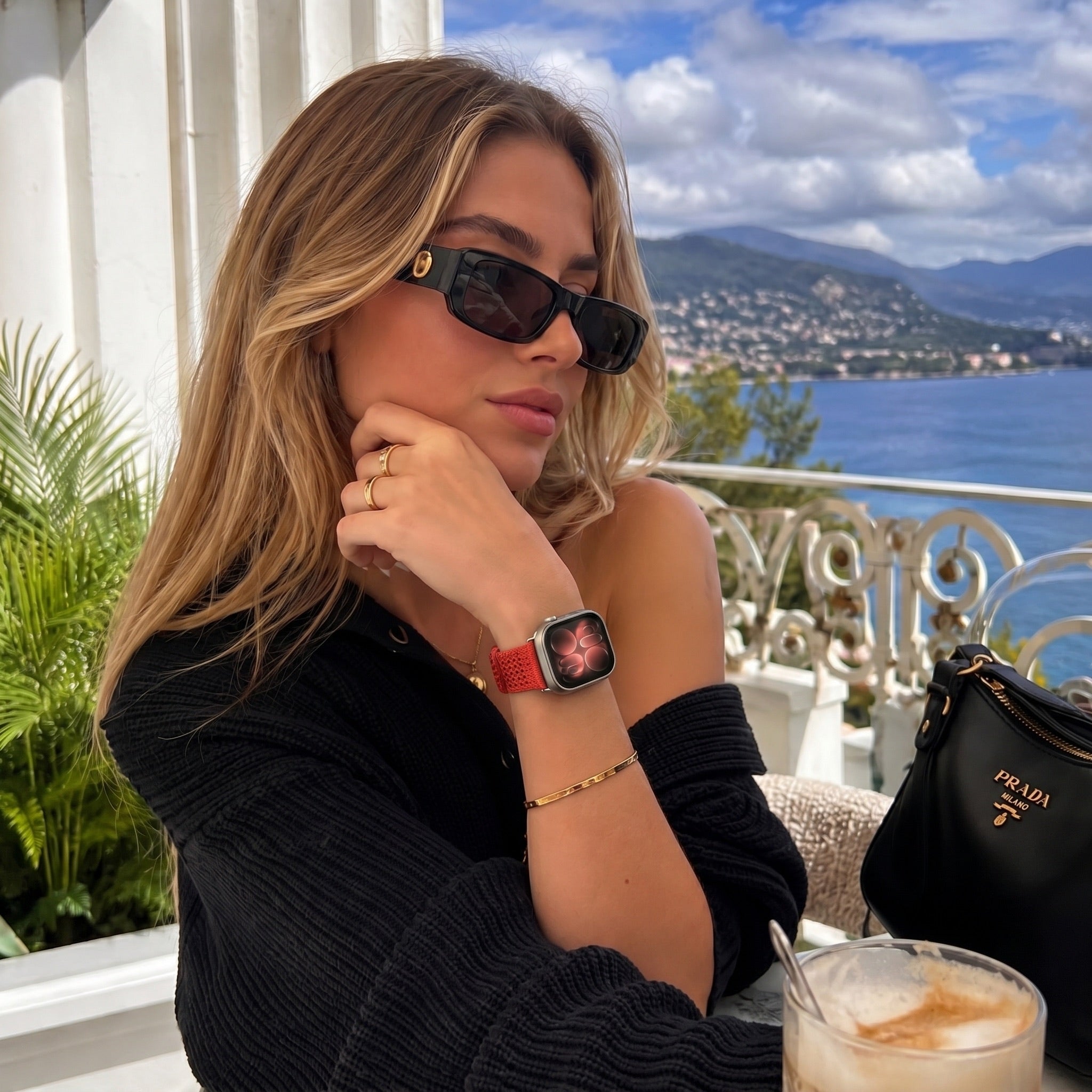 Women's Apple Watch bracelet in breathable braided nylon, stainless steel tang buckle, compatible with all series, available in bright red, navy blue, beige, and slate gray, Urtia model