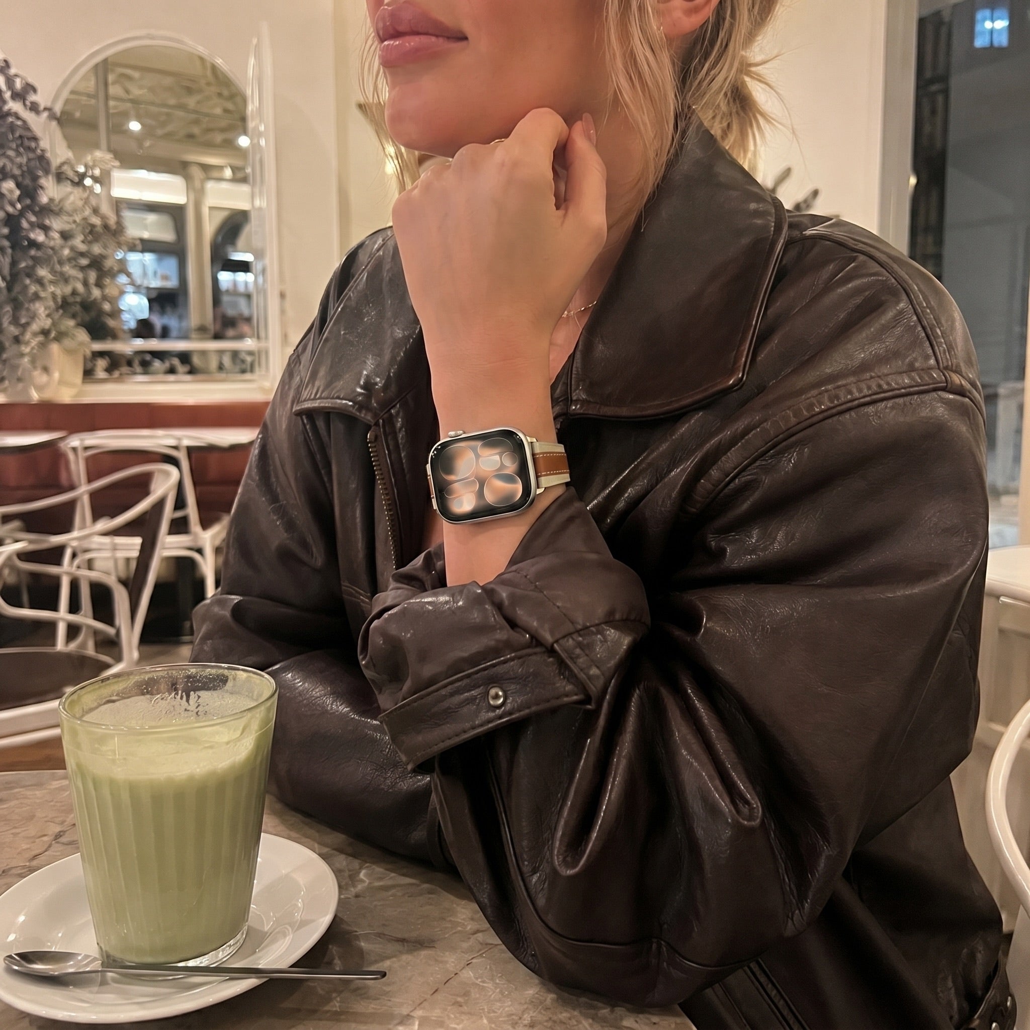 Apple Watch Bracelet for Women in Two-Tone Silicone, Stainless Steel Tang Buckle, Saddle Stitching, Compatible with All Series, Warna Model