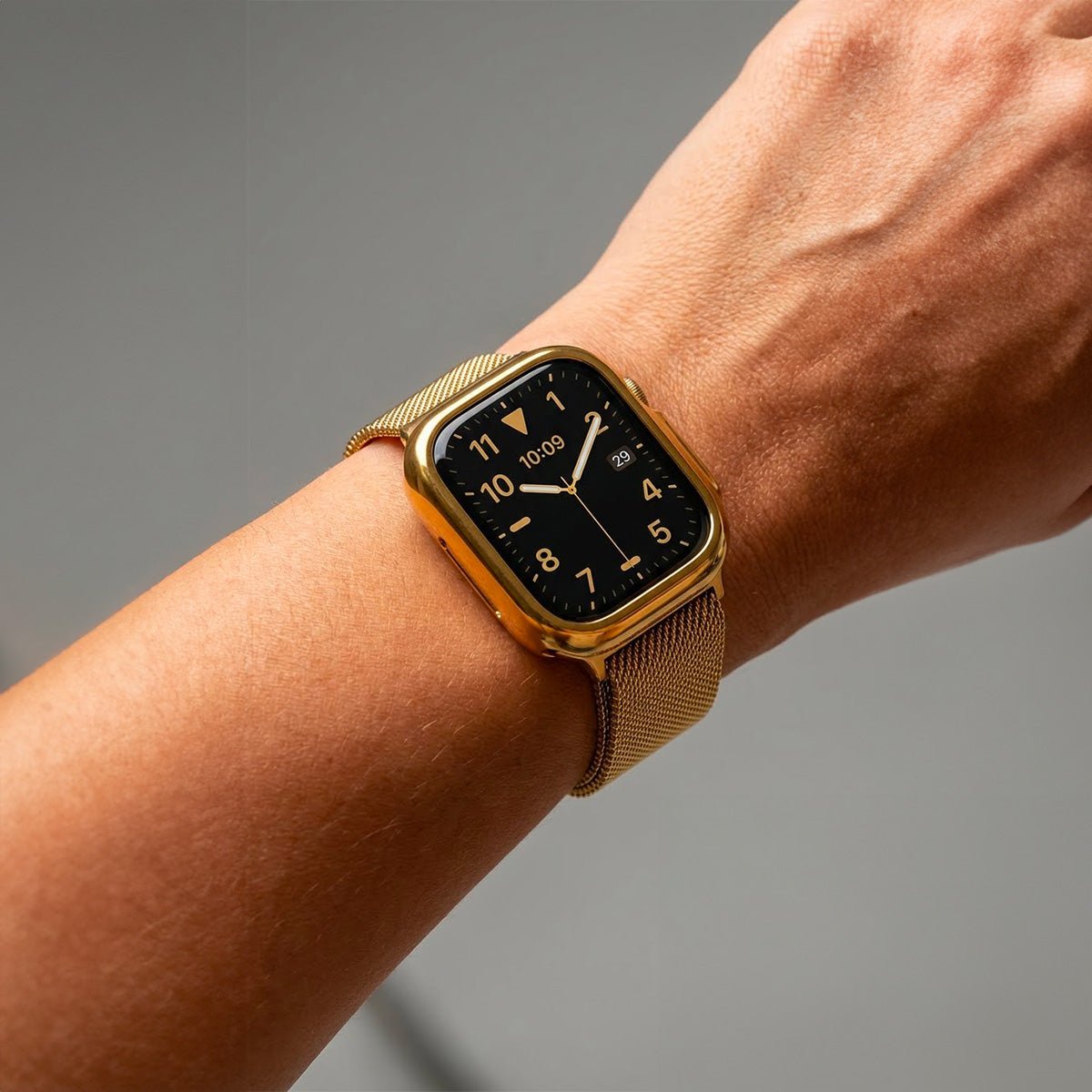 Apple Watch Bracelet, Milanese Mesh, Stainless Steel, Magnetic Clasp, with Integrated Protective Case, Milno Model