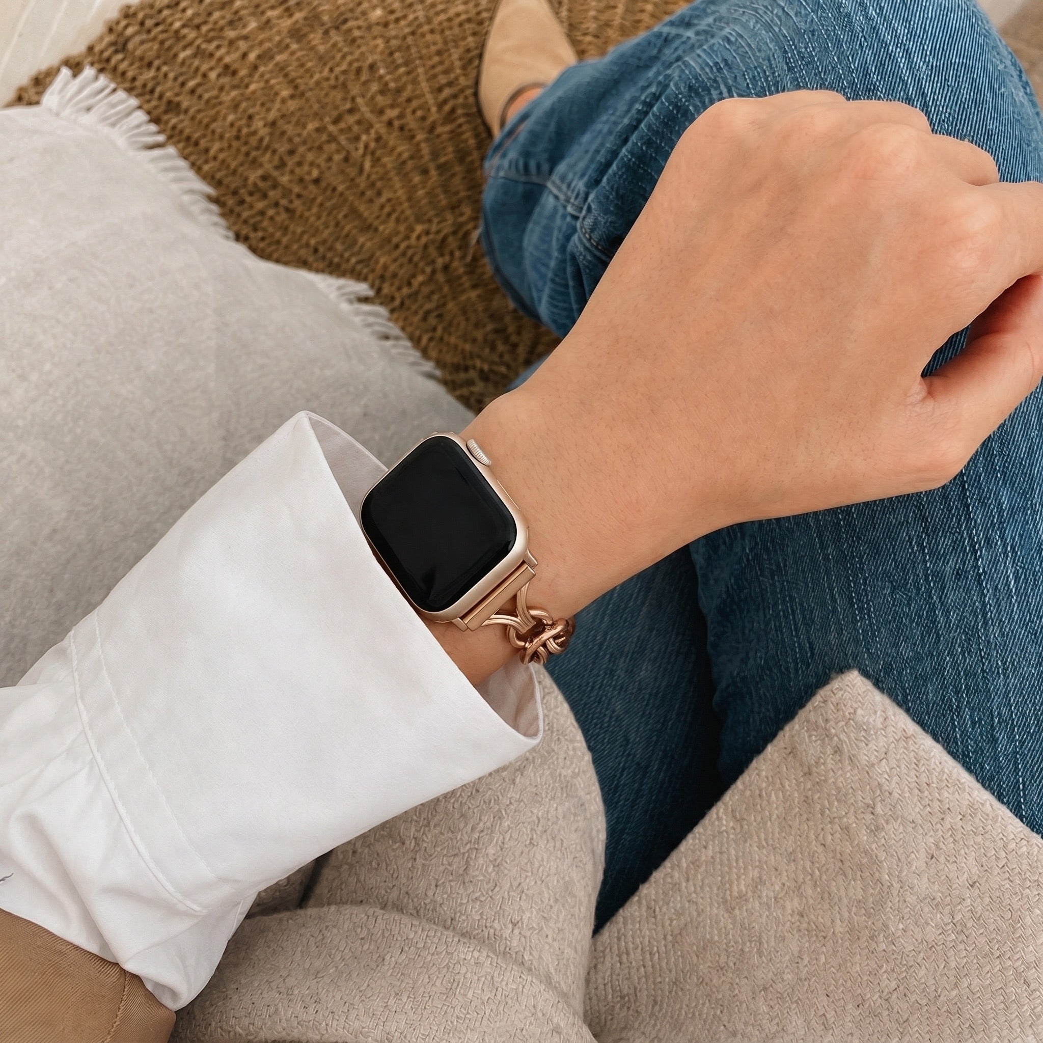 Apple Watch Bracelet for Women, Adjustable Metal Links, Infinity Knot Watch Band, Elegant Wrist Accessory, Saline Model