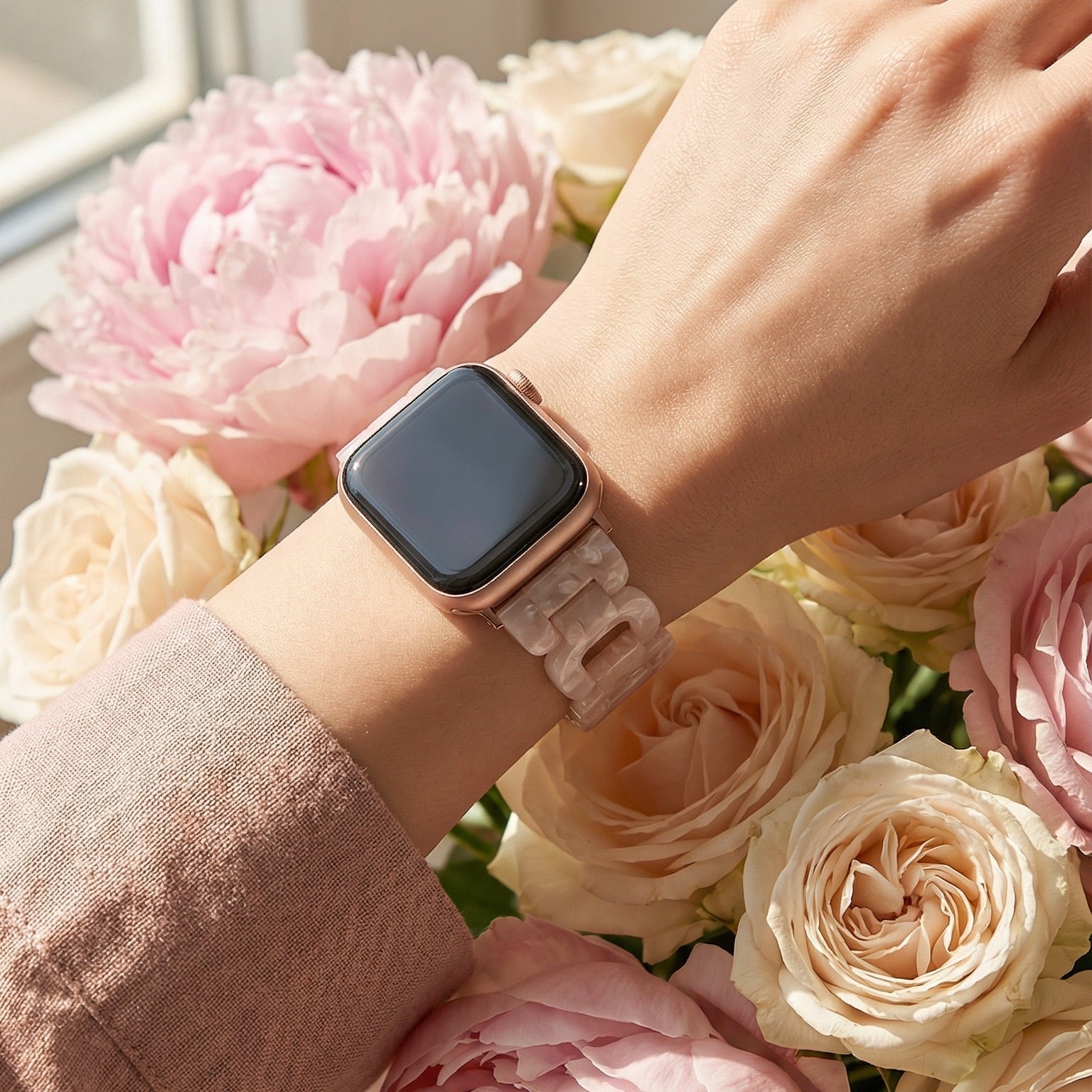 Apple Watch bracelet in tortoiseshell-effect resin, shiny curb chain, steel folding clasp, Wernale model