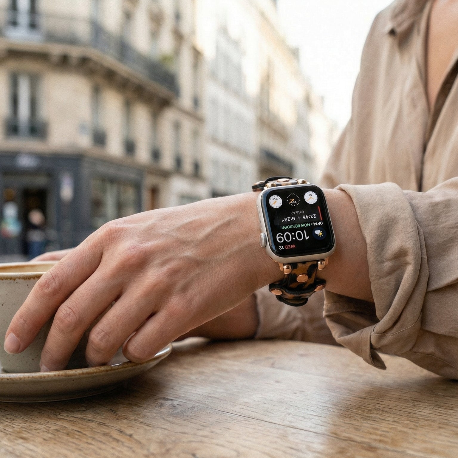 Apple Watch Cuff Bracelet with Rivets, Pin Buckle, Modern Design, Riveira Model