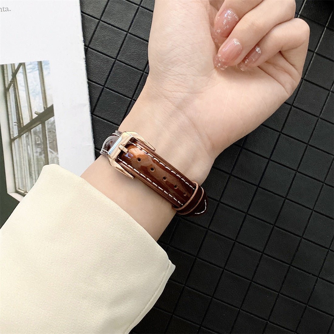 Apple Watch Bracelet, glossy lacquered finish, contrasting stitching, for women, Dexa model