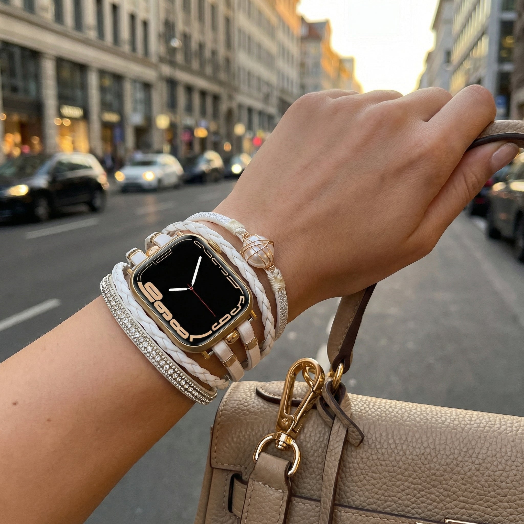 Multi-strand smart watch bracelet, Apple Watch, gold and freshwater pearl, for women, model Arix