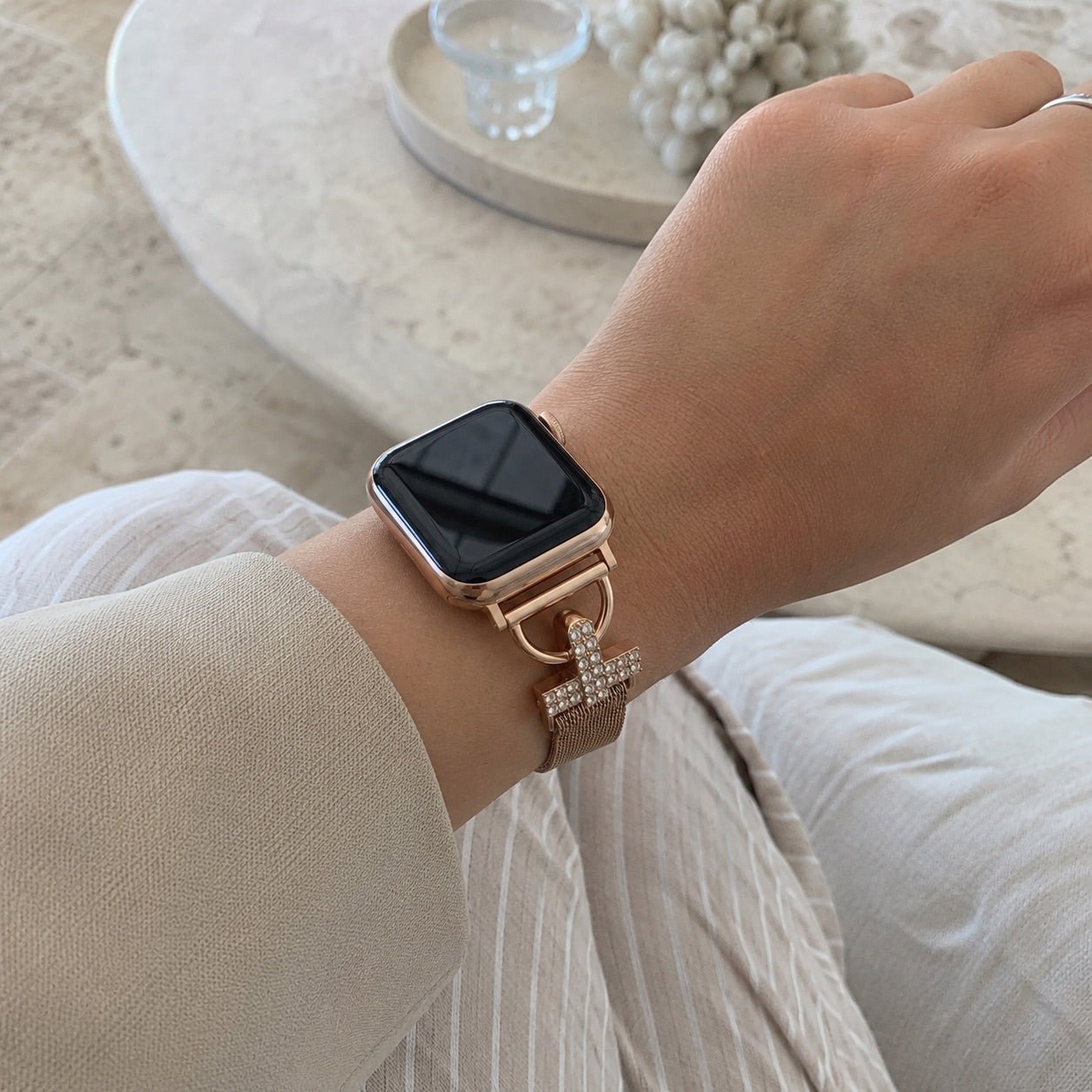 Mesh bracelet for Apple Watch, stainless steel with magnetic clasp, cross ornament and zirconium oxide, Aménia model