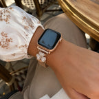 Mesh bracelet for Apple Watch, stainless steel with magnetic clasp, clover pendant set with zirconium oxide and mother-of-pearl, Podale model