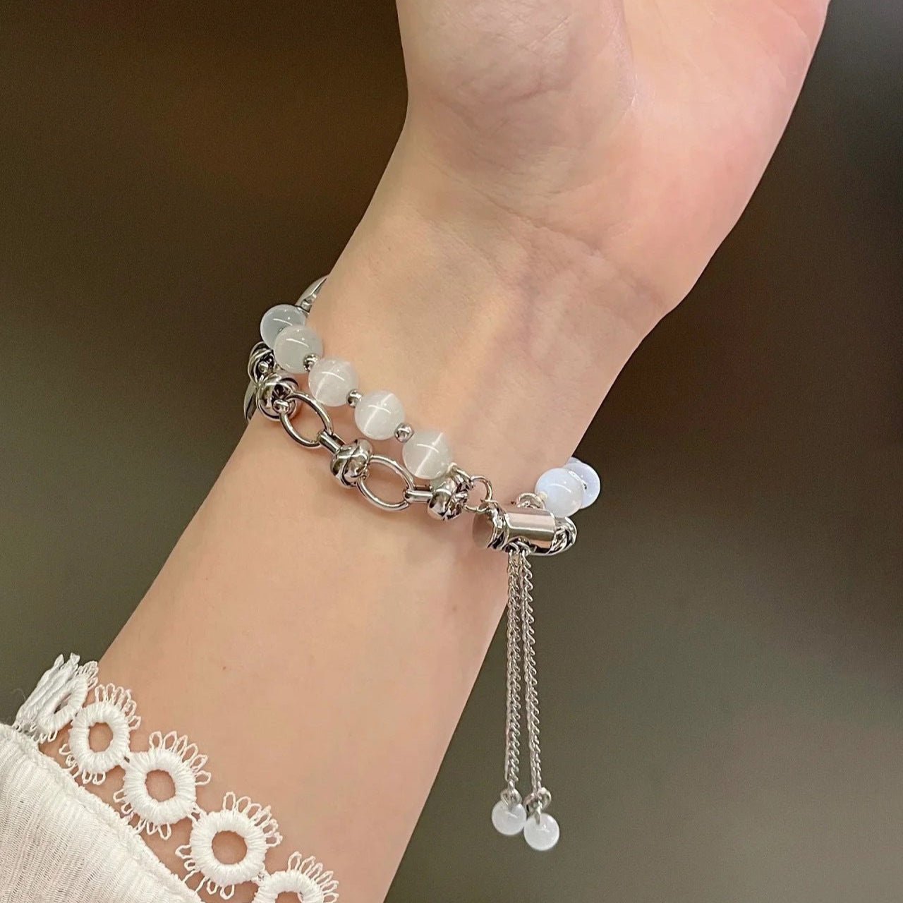 Apple Watch bracelet with cat's eye beads, adjustable chain, Tilou model