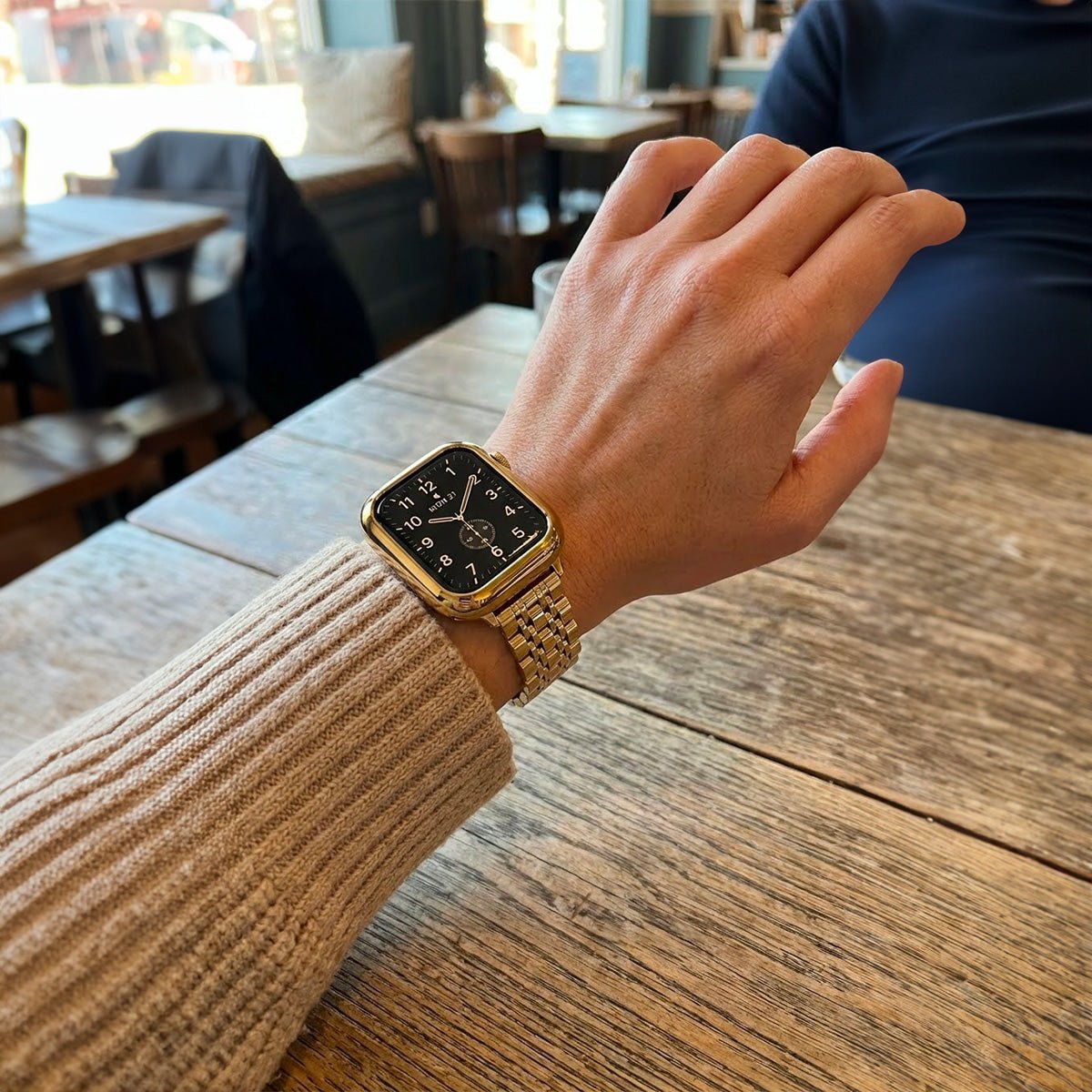 Apple Watch bracelet in stainless steel, five-row mesh with integrated case, Payda model