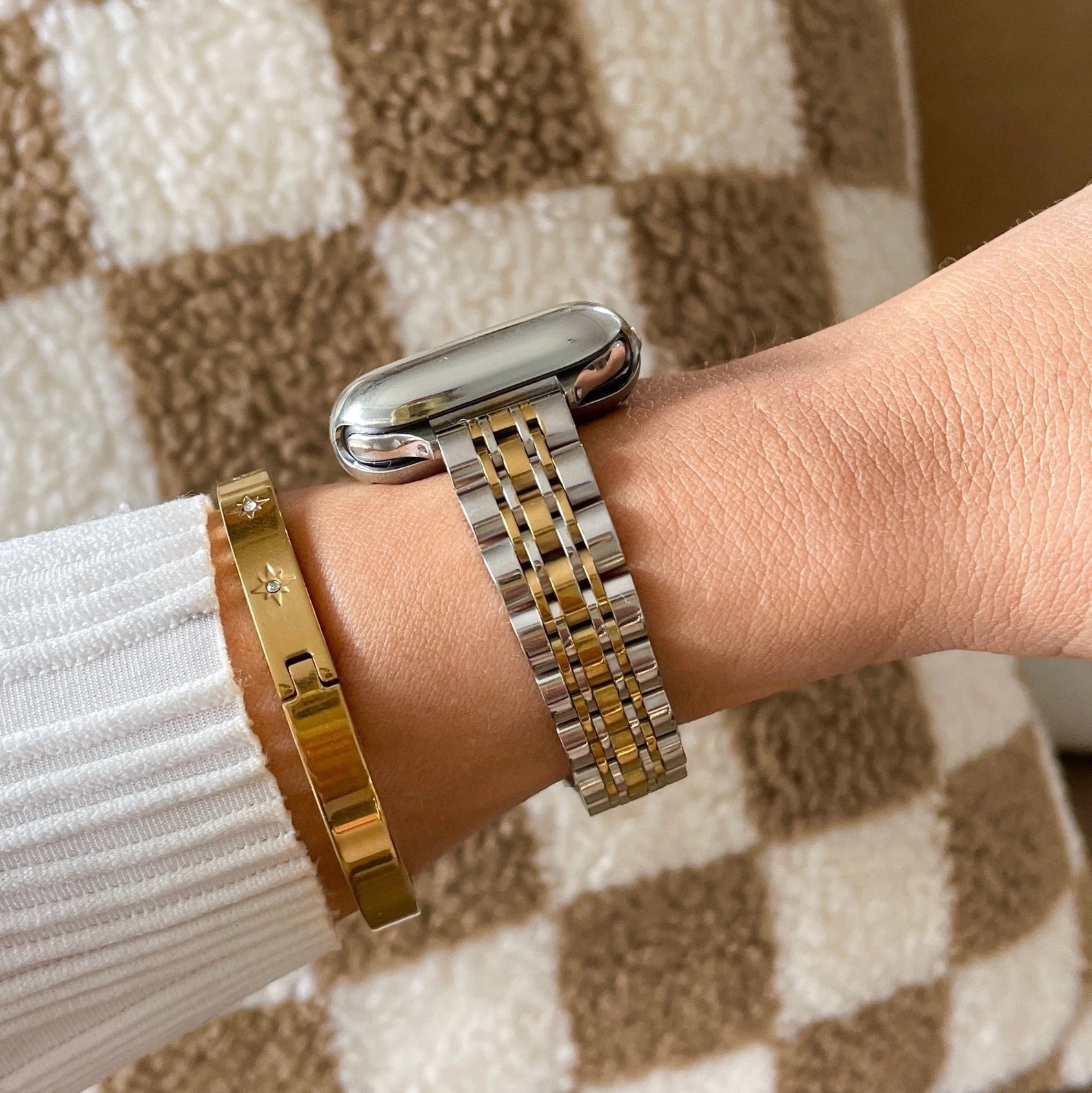 Apple Watch bracelet in stainless steel, five-row mesh with integrated case, Payda model